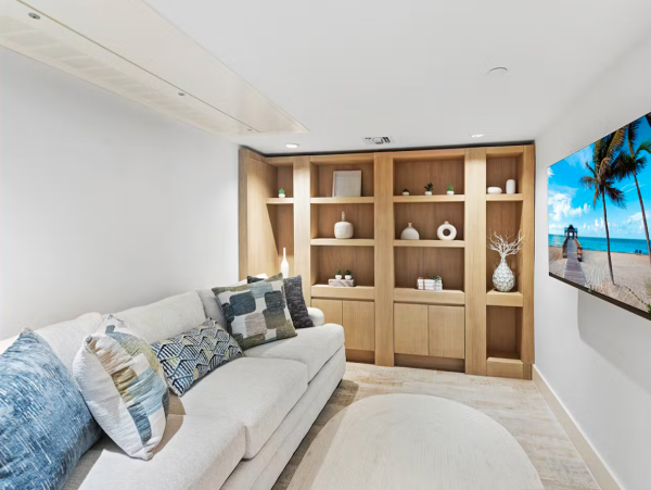 Miami Beach Oceanfront Vacation Rental - Direct Beach Access & Resort Amenities